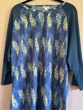 Lularoe Randy Tee - Feathers print with solid dark teal sleeves NWOT XL